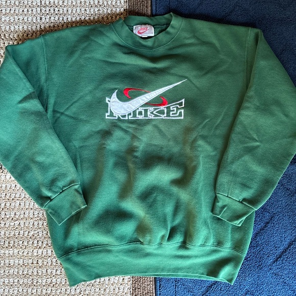 🔥 Vintage Nike Men's Crewneck Seeatshirt Green Embroidered Nike logo XL 🔥 - Picture 1 of 4